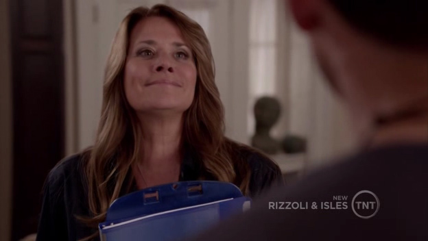 Ma Rizzoli walks in and Maura acts like she's been caught out by her