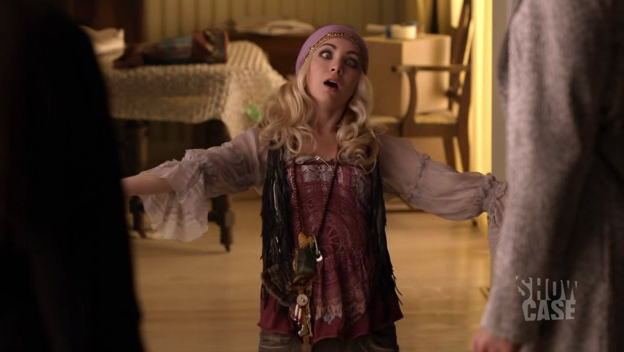 Lost Girl 1x07.avi.Still003