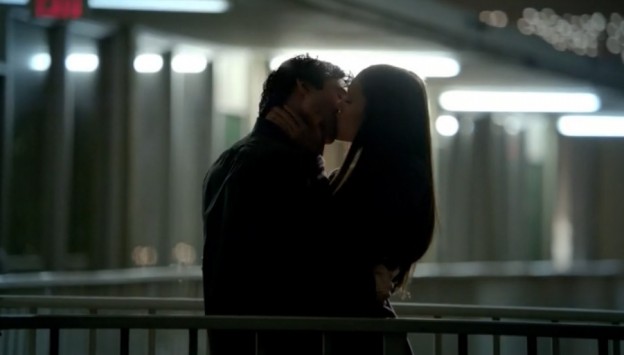 tvd-319-damon-elena-kiss