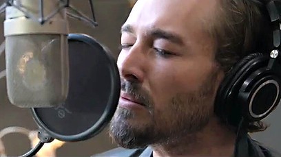 Daniel Johns recording the theme for Qantas Airlines.